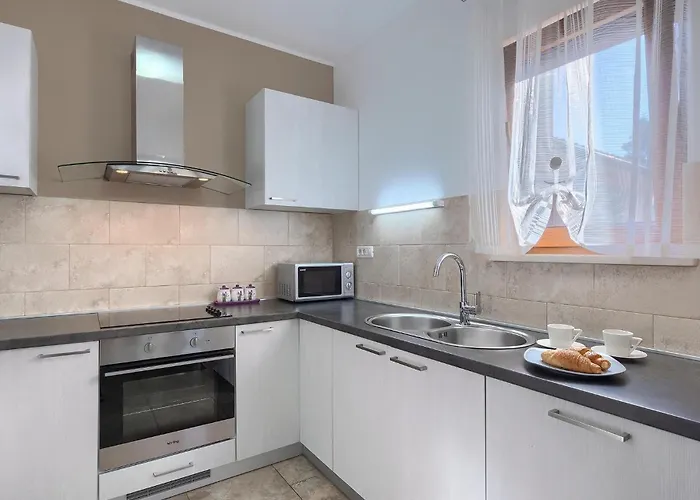 Tina Barban * بولا