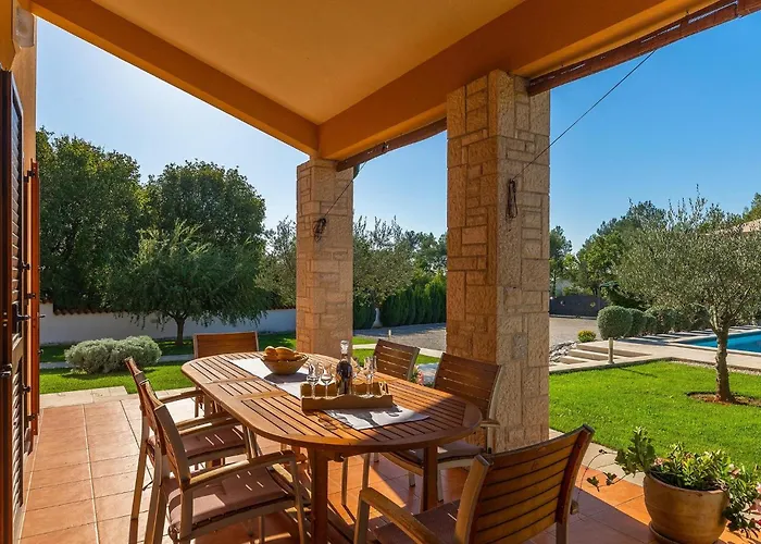 Tina Barban بيت للعطل