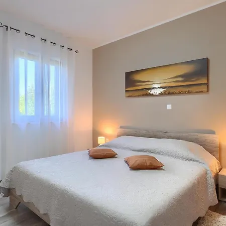 Semesterbostad Tina Barban *