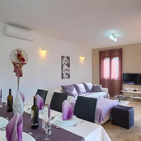 Semesterbostad Tina Barban