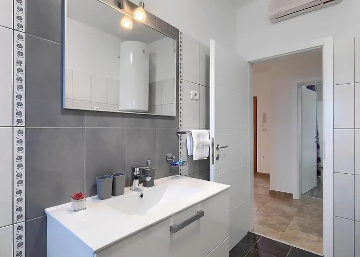 Tina Barban Feriehus Pula